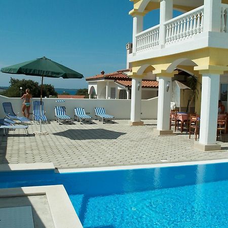 Rooms With A Swimming Pool Peroj, Fazana - 2235 Esterno foto